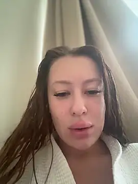 Snapshot of AndreaMood chatting on 10-28-25, 01:20 AndreaMood online show from 10-28-25, 01:20