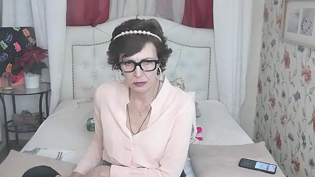 Snapshot of SilviaHart chatting on 09-11-25, 01:11 SilviaHart online show from 09-11-25, 01:11