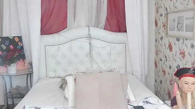 Snapshot of SilviaHart chatting on 09-27-25, 07:57 SilviaHart online show from 09-27-25, 07:57