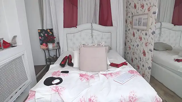 Snapshot of SilviaHart chatting on 12-01-25, 09:03 SilviaHart online show from 12-01-25, 09:03