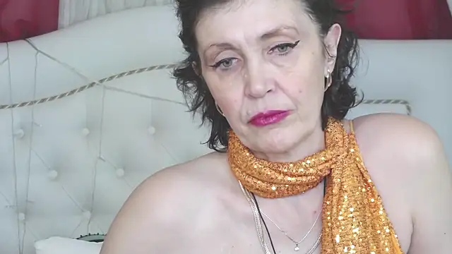 Snapshot of SilviaHart chatting on 12-14-25, 06:52 SilviaHart online show from 12-14-25, 06:52