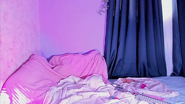 Snapshot of NattSumi chatting on 12-20-25, 02:24 NattSumi online show from 12-20-25, 02:24