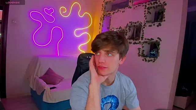 RobertAndLinela online show from 12-29-24, 10:25