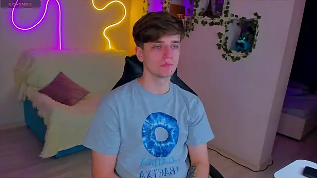 RobertAndLinela online show from 01-24-25, 05:21