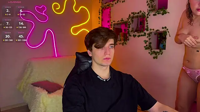 RobertAndLinela online show from 03-21-25, 06:18