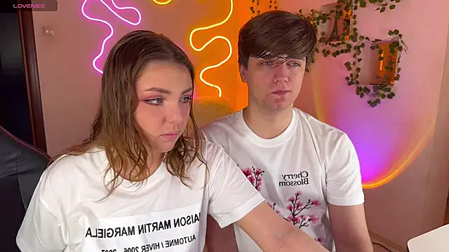 RobertAndLinela online show from 10-10-25, 02:21