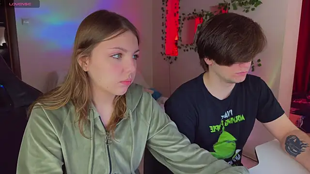 RobertAndLinela online show from 04-28-26, 01:27