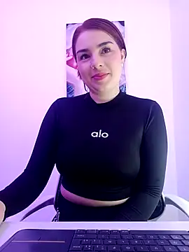 VictoriaMolina online show from 11-17-25, 01:06