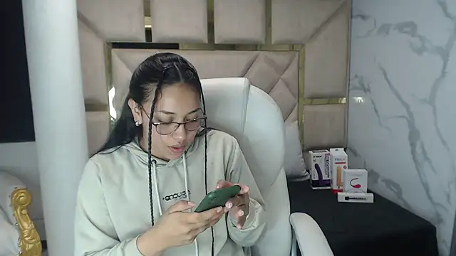 Snapshot of IsabellRodriguez18 chatting on 03-09-25, 03:54 IsabellRodriguez18 online show from 03-09-25, 03:54