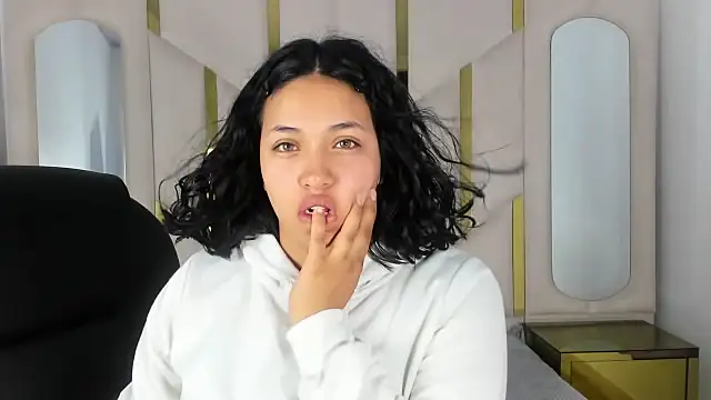 Snapshot of IsabellRodriguez18 chatting on 09-13-25, 03:17 IsabellRodriguez18 online show from 09-13-25, 03:17