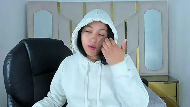 Snapshot of IsabellRodriguez18 chatting on 09-24-25, 03:21 IsabellRodriguez18 online show from 09-24-25, 03:21