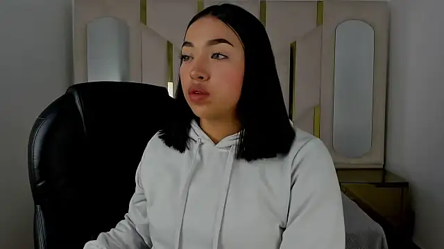 Snapshot of IsabellRodriguez18 chatting on 10-06-25, 03:26 IsabellRodriguez18 online show from 10-06-25, 03:26