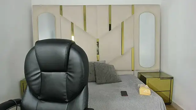 Snapshot of IsabellRodriguez18 chatting on 10-28-25, 03:43 IsabellRodriguez18 online show from 10-28-25, 03:43