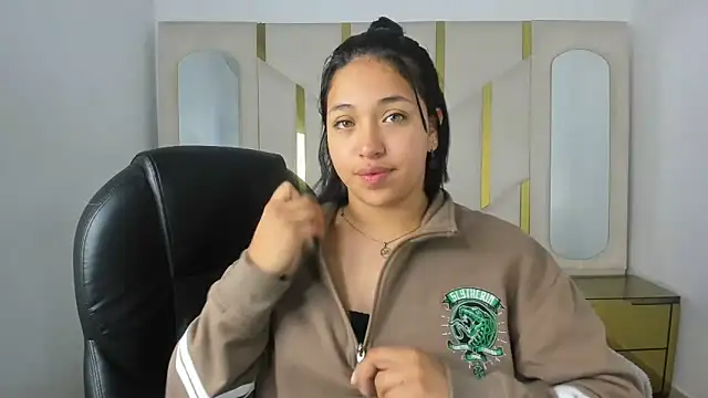 Snapshot of IsabellRodriguez18 chatting on 10-29-25, 03:53 IsabellRodriguez18 online show from 10-29-25, 03:53