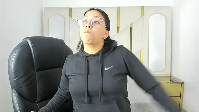 Snapshot of IsabellRodriguez18 chatting on 11-10-25, 03:27 IsabellRodriguez18 online show from 11-10-25, 03:27