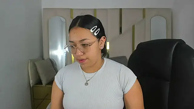 Snapshot of IsabellRodriguez18 chatting on 11-28-25, 02:36 IsabellRodriguez18 online show from 11-28-25, 02:36