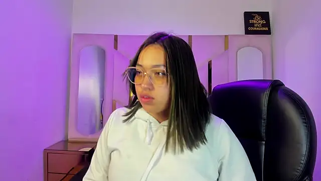 IsabellRodriguez18 online show from 04-10-26, 03:45