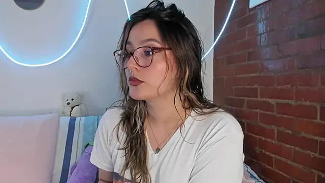 Hazelbrownn2000 online show from 03-17-25, 05:27