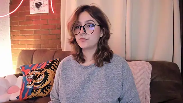 Hazelbrownn2000 online show from 10-14-25, 12:11