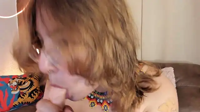 Hazelbrownn2000 online show from 10-26-25, 10:04