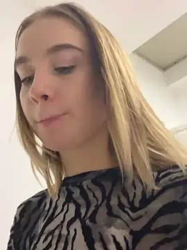 KiraMyers online show from 01-09-25, 02:40