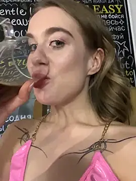 KiraMyers online show from 01-10-25, 10:50