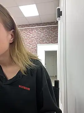 KiraMyers online show from 03-11-25, 04:21