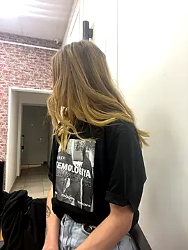 KiraMyers online show from 10-16-25, 05:08