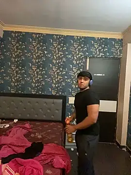 Snapshot of sunny49477 chatting on 12-29-24, 07:43 sunny49477 online show from 12-29-24, 07:43