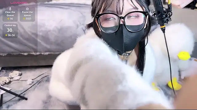 Snapshot of Yu_UwU_ chatting on 01-01-25, 02:42 Yu UwU online show from 01-01-25, 02:42