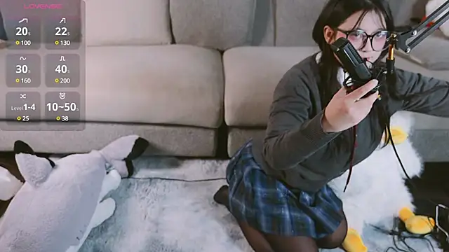 Snapshot of Yu_UwU_ chatting on 02-13-25, 02:42 Yu UwU online show from 02-13-25, 02:42