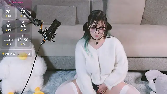 Snapshot of Yu_UwU_ chatting on 02-18-25, 12:49 Yu UwU online show from 02-18-25, 12:49