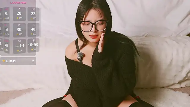 Snapshot of Yu_UwU_ chatting on 03-04-25, 12:44 Yu UwU online show from 03-04-25, 12:44