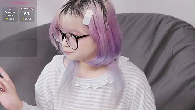 Snapshot of Yu_UwU_ chatting on 10-05-25, 01:53 Yu UwU online show from 10-05-25, 01:53