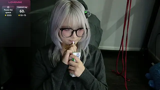 Snapshot of Yu_UwU_ chatting on 11-08-25, 01:00 Yu UwU online show from 11-08-25, 01:00