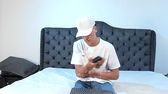 two milkyway online show from 09-22-25, 01:46