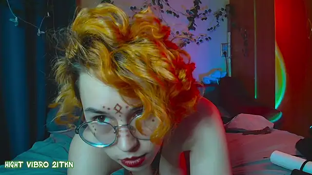 TrickyKitsune online show from 03-09-25, 06:54