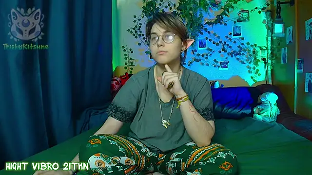 TrickyKitsune online show from 05-04-26, 03:19