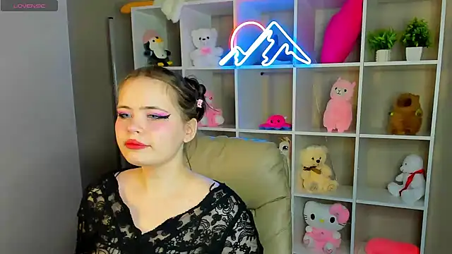 Snapshot of EricaElliott chatting on 02-17-25, 01:04 EricaElliott online show from 02-17-25, 01:04