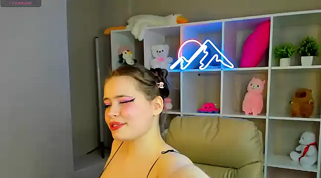 Snapshot of EricaElliott chatting on 02-17-25, 04:09 EricaElliott online show from 02-17-25, 04:09