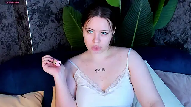 Snapshot of EricaElliott chatting on 10-09-25, 05:16 EricaElliott online show from 10-09-25, 05:16