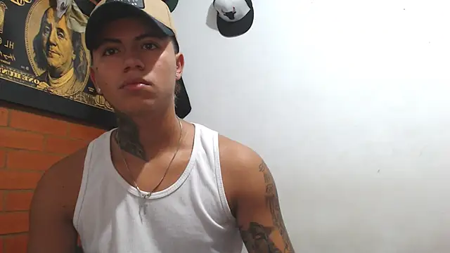 Snapshot of Thiago_x_Sahara chatting on 12-29-24, 10:56 Thiago x Sahara online show from 12-29-24, 10:56