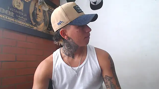 Snapshot of Thiago_x_Sahara chatting on 12-29-24, 02:00 Thiago x Sahara online show from 12-29-24, 02:00