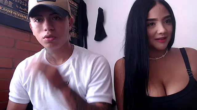 Snapshot of Thiago_x_Sahara chatting on 01-17-25, 03:32 Thiago x Sahara online show from 01-17-25, 03:32