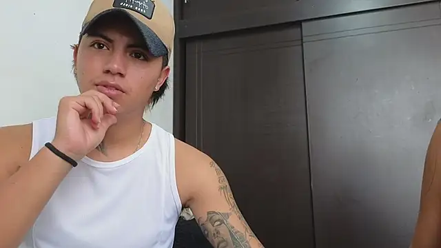 Snapshot of Thiago_x_Sahara chatting on 02-25-25, 02:54 Thiago x Sahara online show from 02-25-25, 02:54