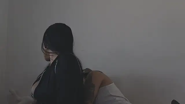 Snapshot of Thiago_x_Sahara chatting on 11-27-25, 01:35 Thiago x Sahara online show from 11-27-25, 01:35