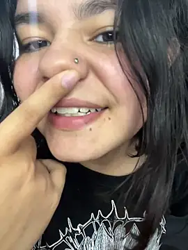 Snapshot of pretty_angela1 chatting on 01-01-25, 05:44 pretty angela1 online show from 01-01-25, 05:44