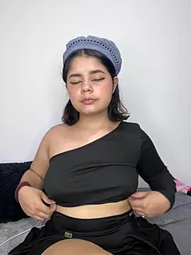 Snapshot of pretty_angela1 chatting on 02-03-25, 01:30 pretty angela1 online show from 02-03-25, 01:30