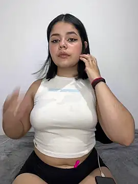 Snapshot of pretty_angela1 chatting on 02-05-25, 03:02 pretty angela1 online show from 02-05-25, 03:02