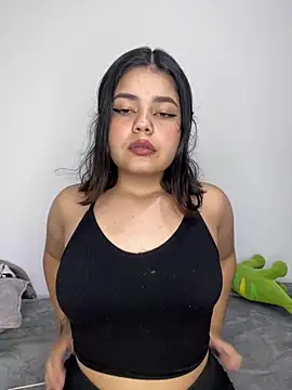 Snapshot of pretty_angela1 chatting on 02-11-25, 03:18 pretty angela1 online show from 02-11-25, 03:18